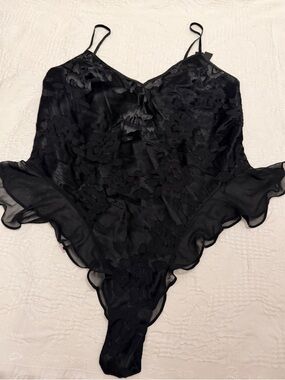 Victoria Secret Archives L/G Black Floral
Burnout Satin Teddy Romper Step In
